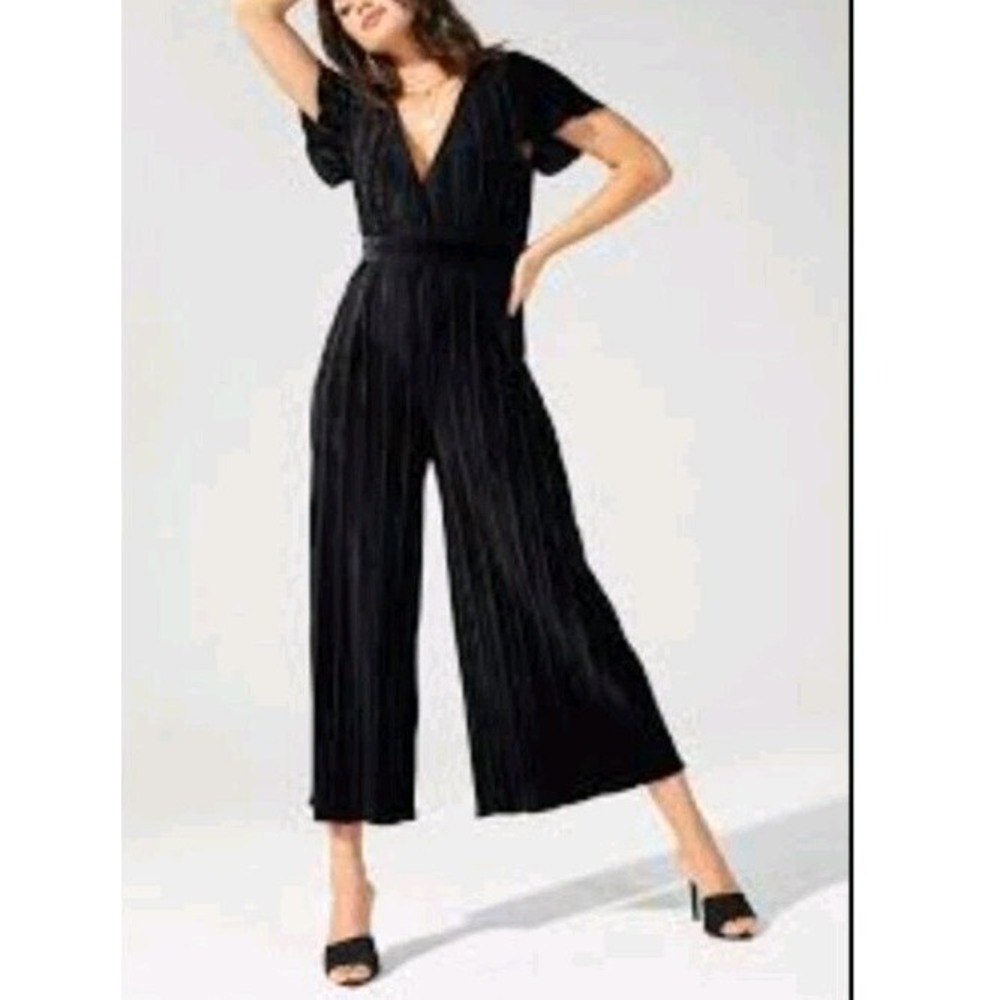 MinkPink Black Velvet Corduroy Jumpsuit XS Deep V Cropped Wide Leg Dressy